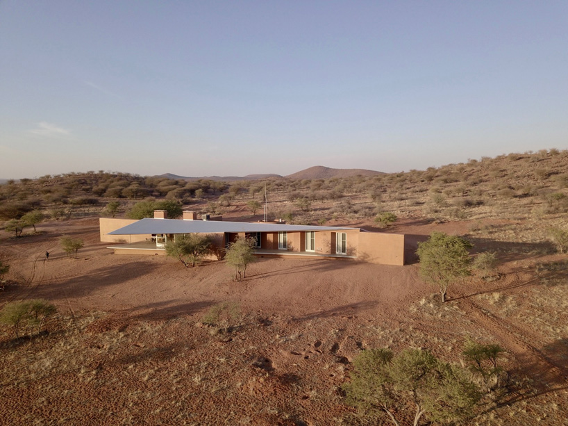 slee & co. architects' red earth game lodge emerges from the namibian landscape - 1