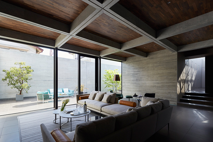 apollo architects builds 'ortho' residence in japan with massive offset concrete volumes