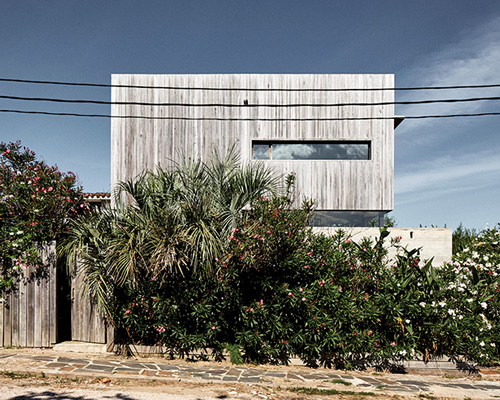 alejandro sticotti's 'la pedrera' holiday home in uruguay takes in views of the atlantic ocean