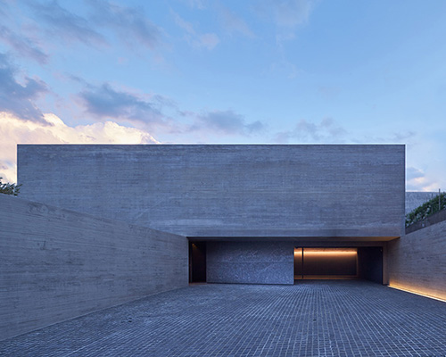 apollo architects builds 'ortho' residence in japan with massive offset concrete volumes
