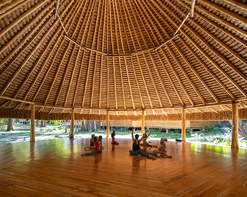salagnac arquitectos completes its waldorf school along white sands of costa rica