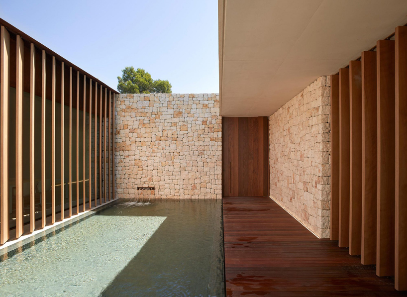 a large central atrium perforates ramón esteve's house in la cañada, valencia designboom