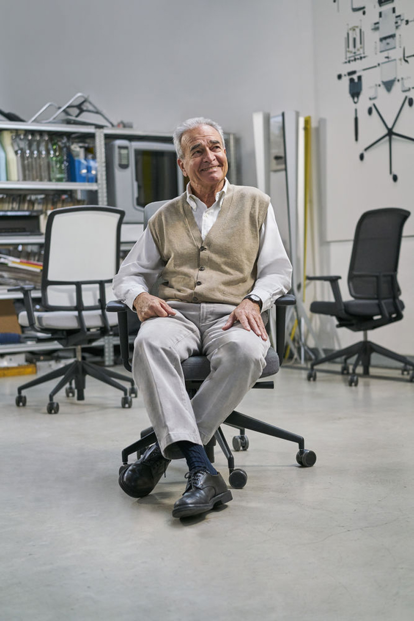 alberto meda sitting on an 'AM' chair for vitra