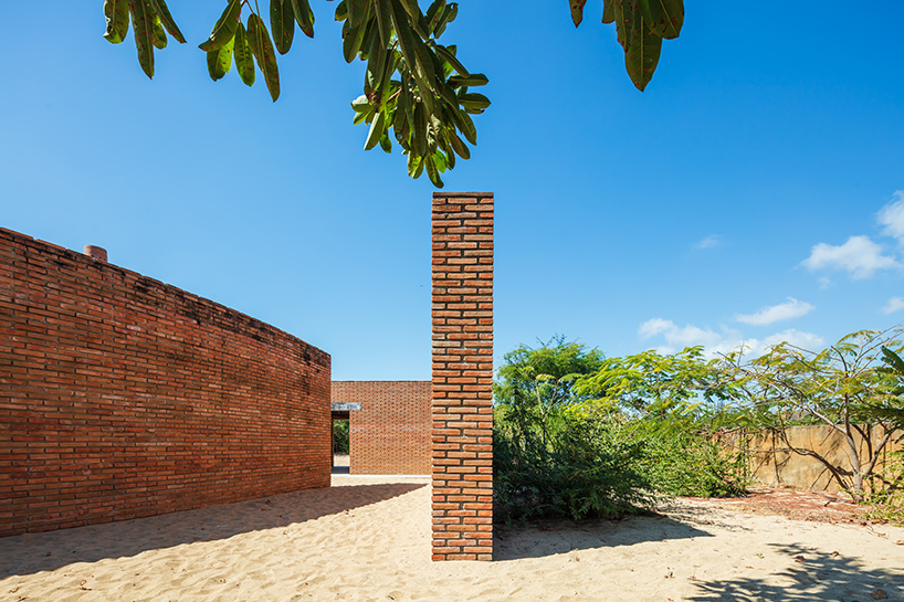 alvaro siza clay pavilion