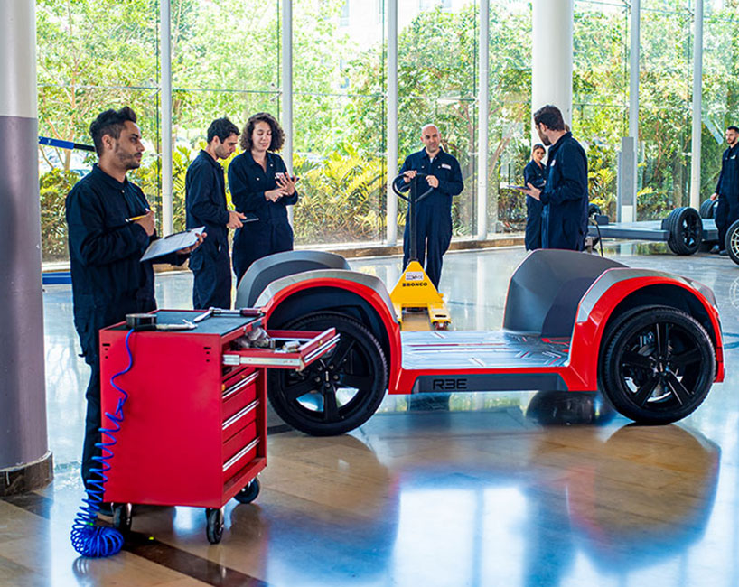israeli start-up REE automotive develops ultra-flexible EV 'skateboard platform' - 3