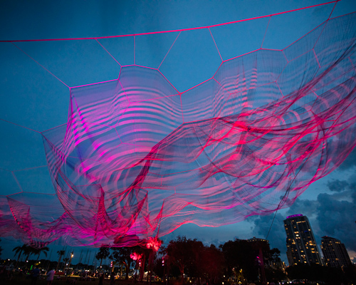 studio echelman's billowing soft sculpture 'bending arc' floats above florida pier