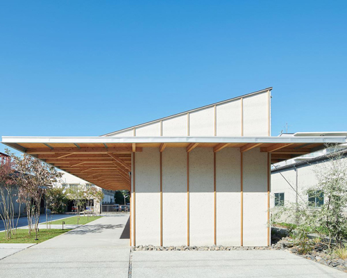 ninkipen! completes gallery for veneer company with deep overhangs in yao, japan