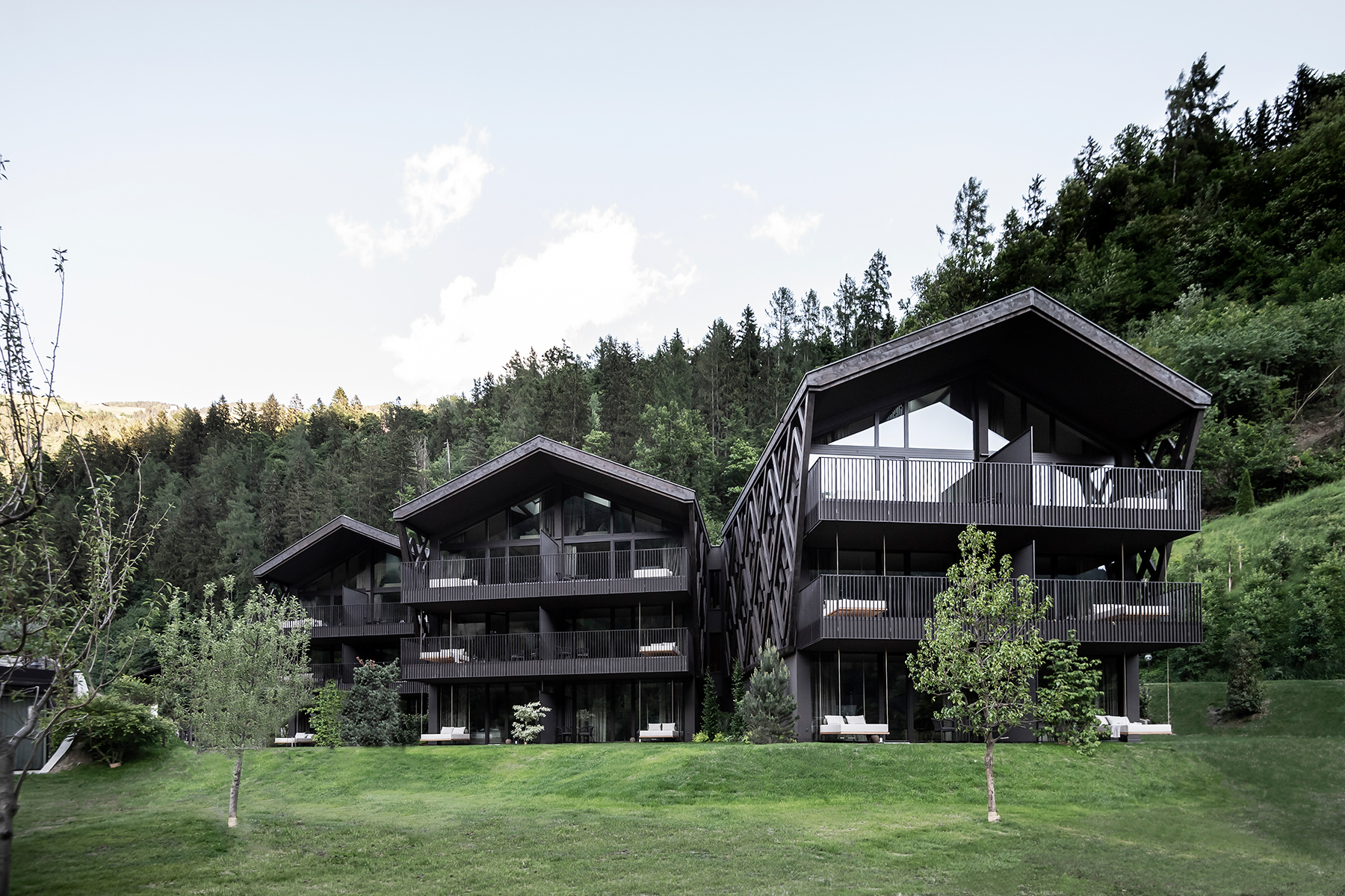 noa-network-of-architecture-apfelhotel-torgglerhof-designboom-011