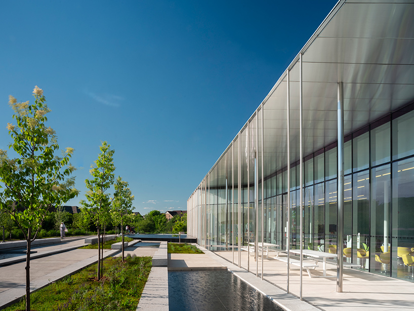 RDHA tops its springdale library in ontario with a fluid, undulating topography - 5