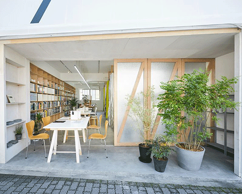 wooden framed sliding doors connect R/UDO's office in tokyo to urban surroundings