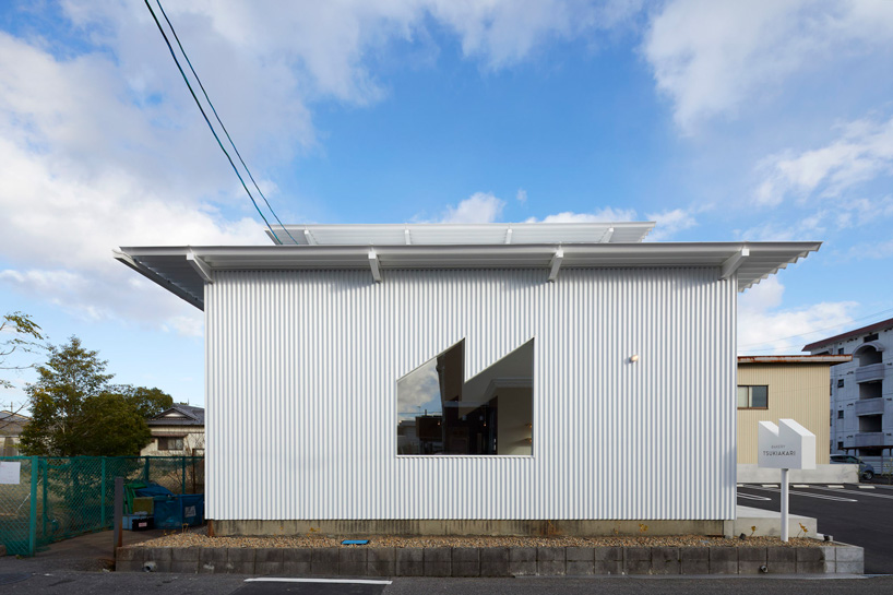 airhouse completes 'bakery tsukiakari' in japan with half-moon wooden counter 