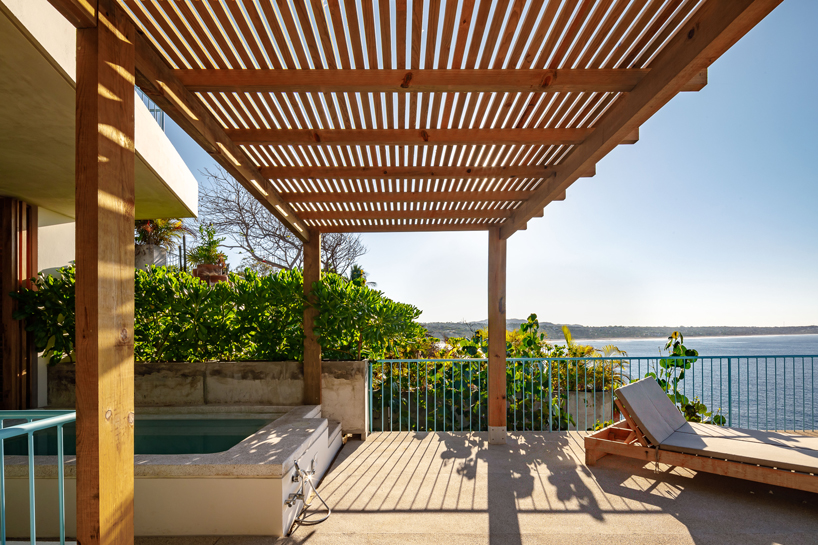 francisco pardo steps 'villas escondida' into a coastal site in mexico designboom