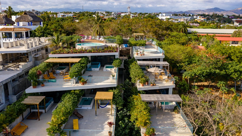 francisco pardo steps 'villas escondida' into a coastal site in mexico designboom