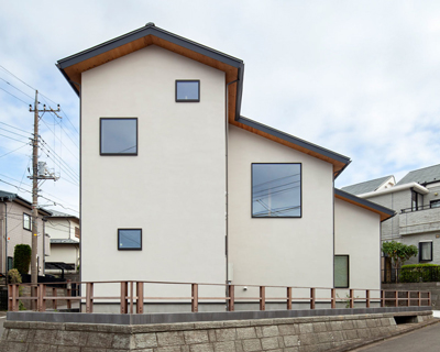 inoue yoshimura studio designs japanese house with plan shaped like a tetris piece
