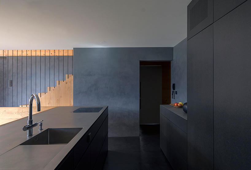 plasma studio house H