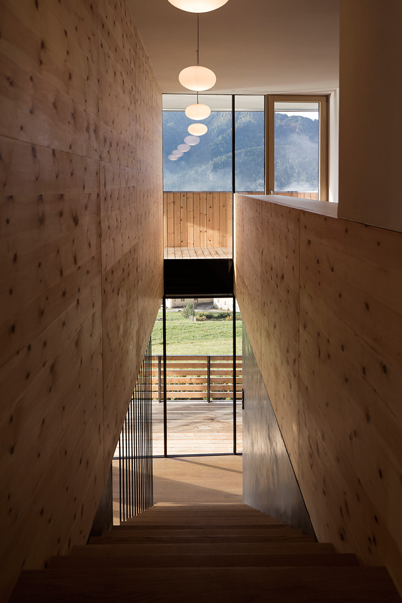 plasma studio house H