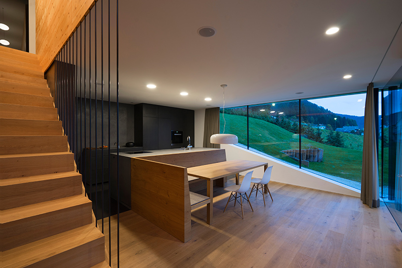 plasma studio house H