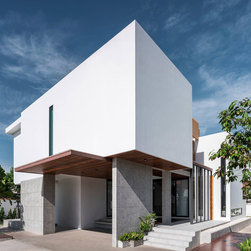 TOUCH architect has designed the house as a two-story, cuboid building