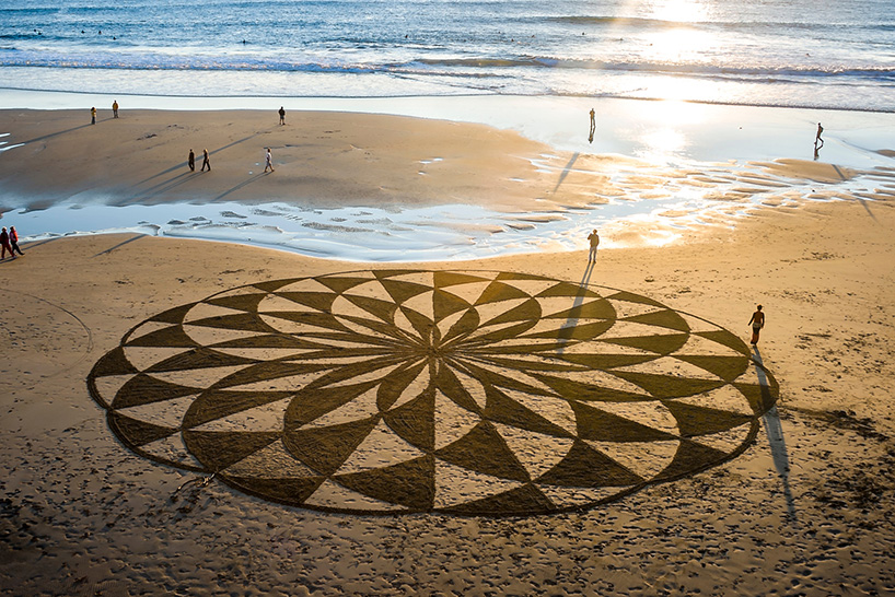 andres amador prints ephemeral sand patterns on beaches around the world