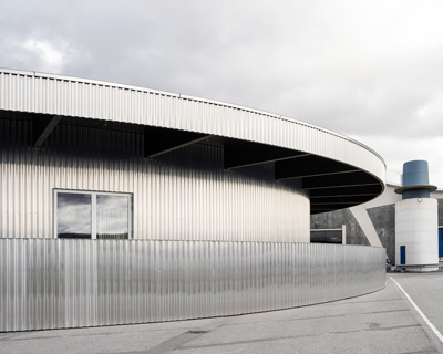 carmody groarke designs circular aluminum pavilion for temporary theater in hamburg