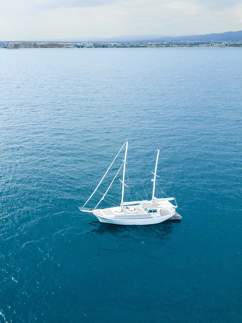 fran silvestre arquitectos redesigns turkish schooner to create all-white sailing vessel - 5