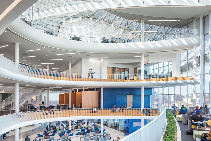 university building in florida by ikon.5 architects conveys movement, flight + aerodynamics - 4