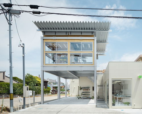 keisuke hatakenaka extends dog grooming salon in japan with elevated steel structure