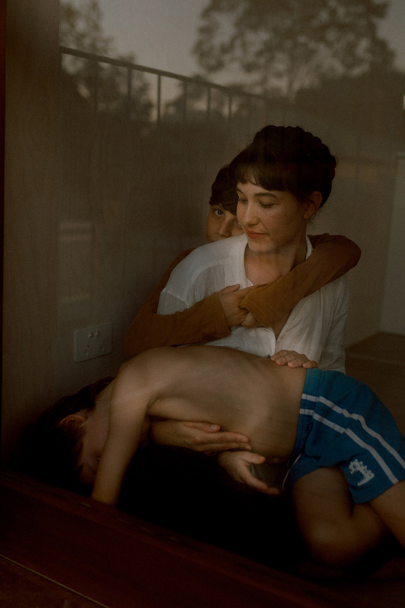 australian artist lisa sorgini captures mothers and children in quarantine