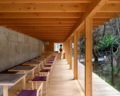 YKDW softens the environment with gently ascending atami tea house in japan