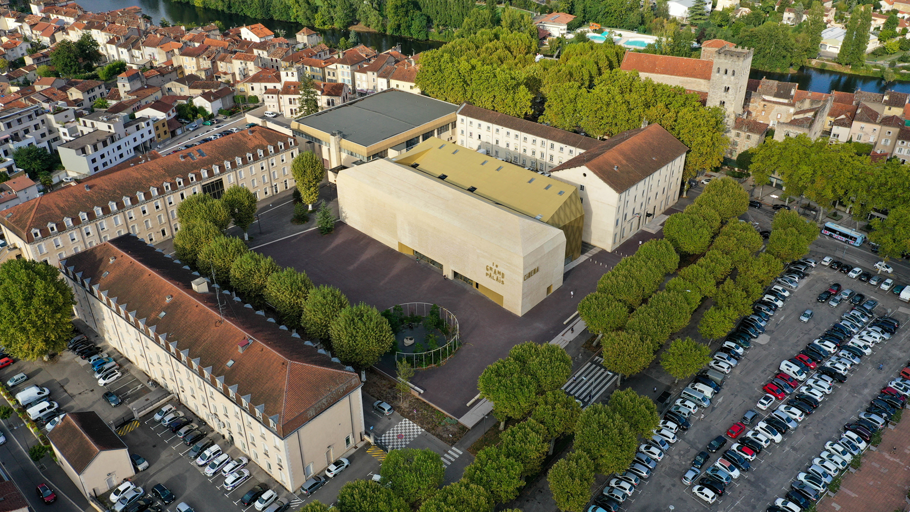 antonio-virga-cinema-cahors-france-designboom-014