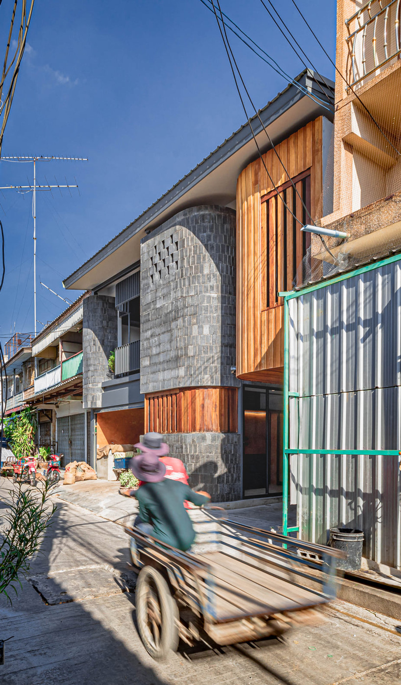 exterior of bodinchapa architects' house + family business building in thailand