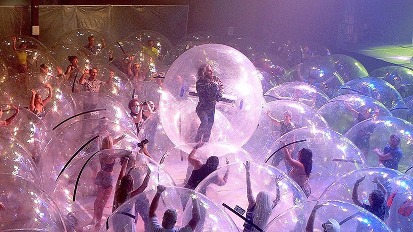 the-flaming-lips-perform-a-concert-with-both-the-band-and-fans-encased-in-plastic-bubbles
