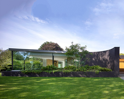 bedaux de brouwer architects + i29 clad dutch villa in all-black brick façades