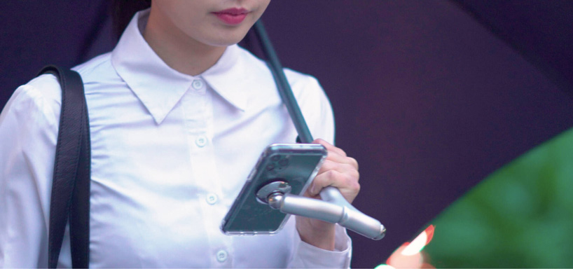 this japanese umbrella features a magnet holder so you can fix your smartphone on its handle