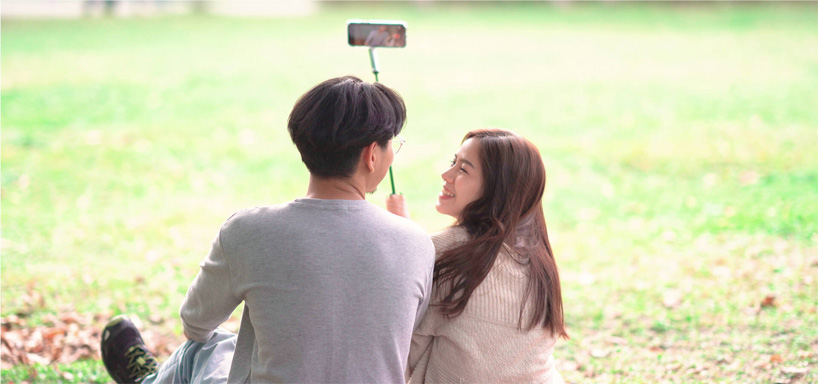 smartphone umbrella doubles as a selfie stick