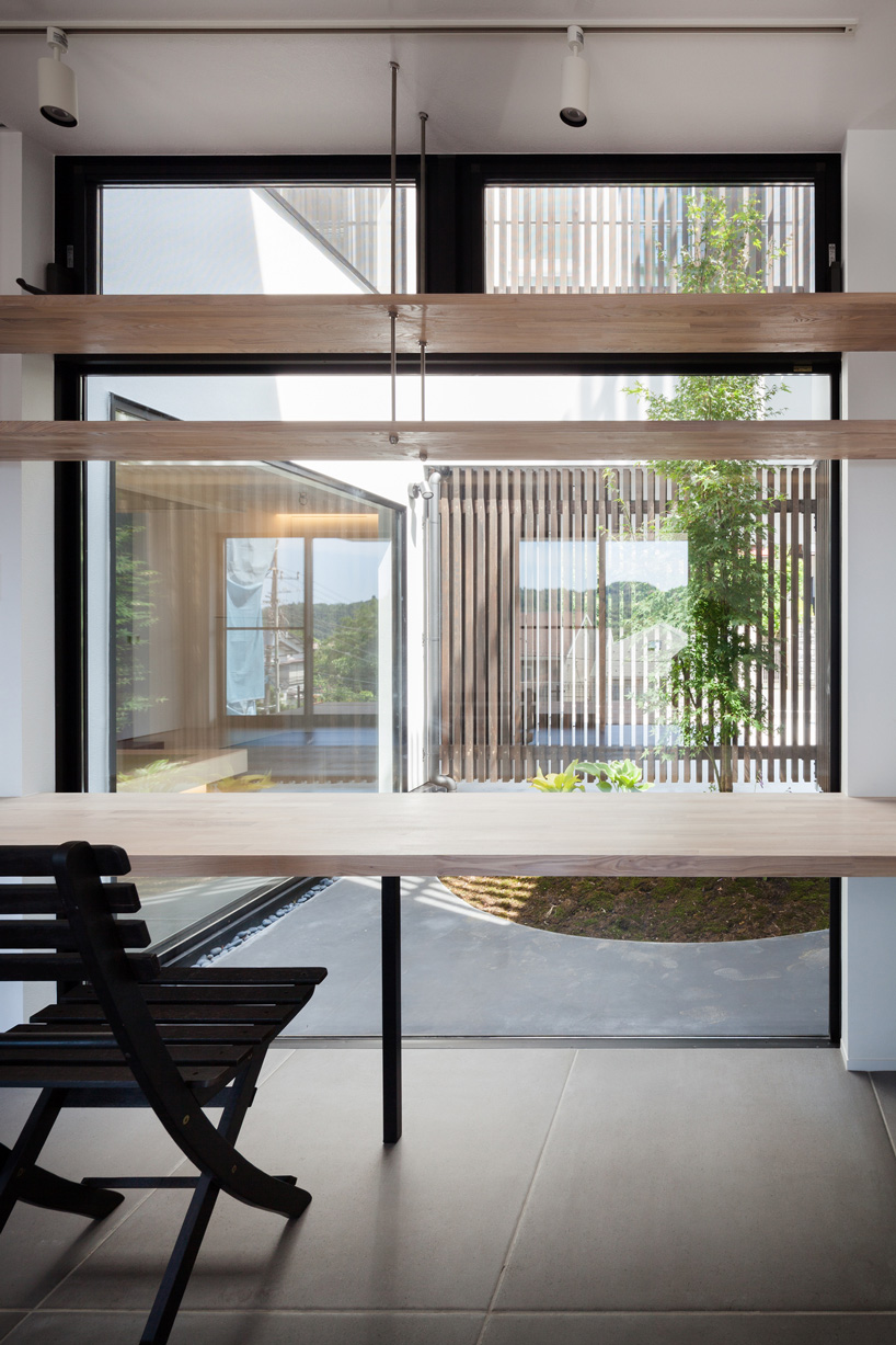 desk with view of the courtyard in LEVEL architects' kamakura house in japan