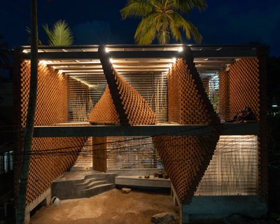 luminous, undulating brickwork defines wallmakers' pirouette house in india