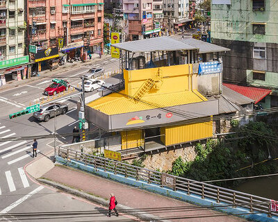 studio APL completes a canary yellow sandwich shop renovation in keelung, taiwan