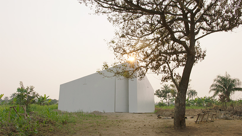 OMA white cube lircaei