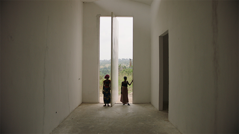 OMA white cube lircaei