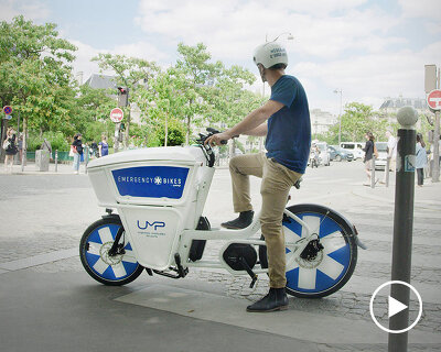 the emergency bike, a city-proof all-electric ambulance vehicle taking over paris