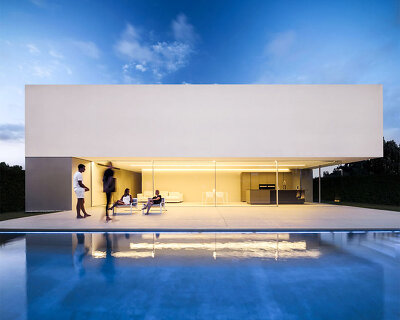 fran silvestre arquitectos designs 'house of silence' with hidden, elevated patios