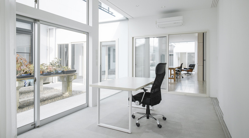 keisuke hatakenaka adds office + greenhouse to minimal residence in japan