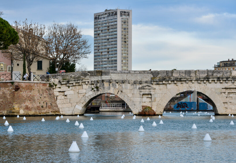 gio tirotto installs 208 light-emitting buoys under rimini's tiberius bridge
