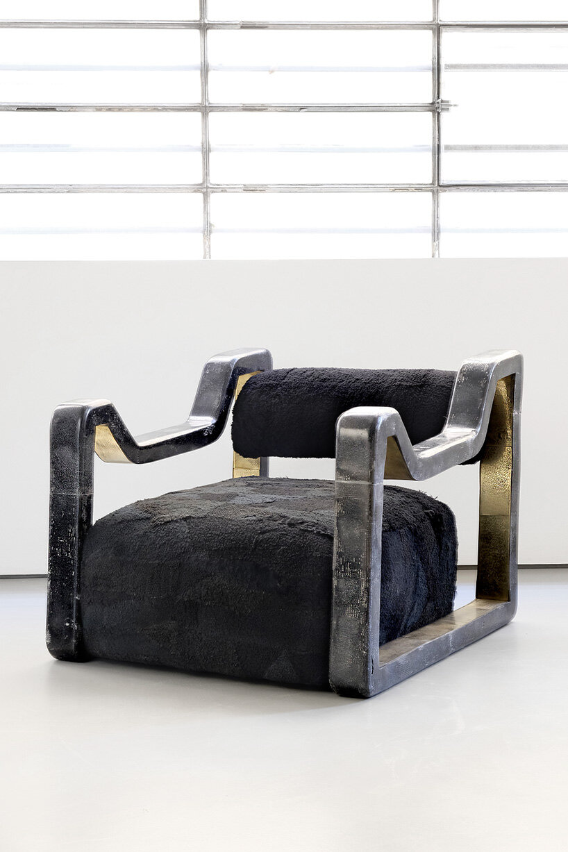 vincenzo de cotiis' crossing over showcases a research on contamination