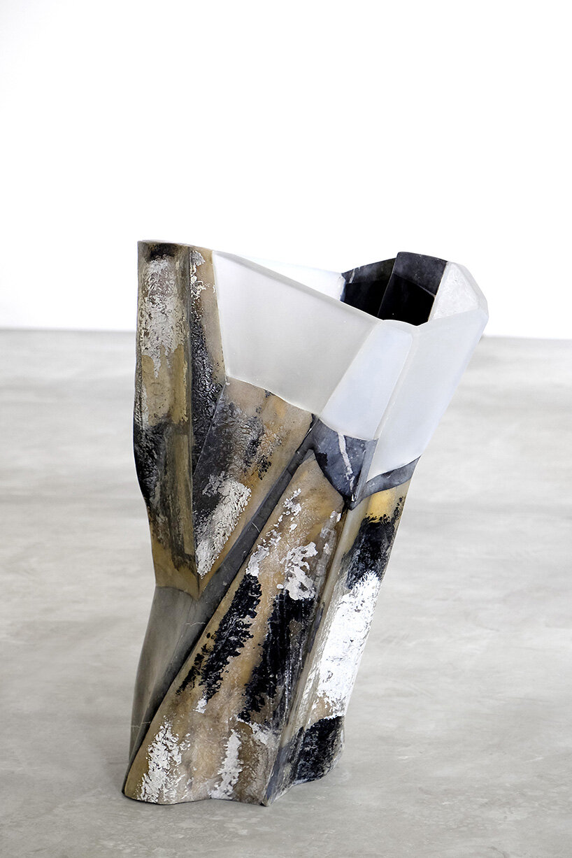 vincenzo de cotiis' crossing over showcases a research on contamination