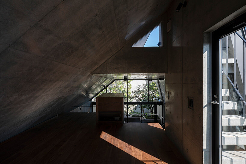 IKAWAYA architects concrete shell