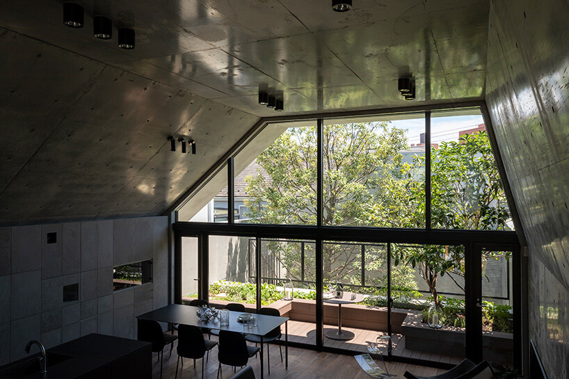 IKAWAYA architects concrete shell