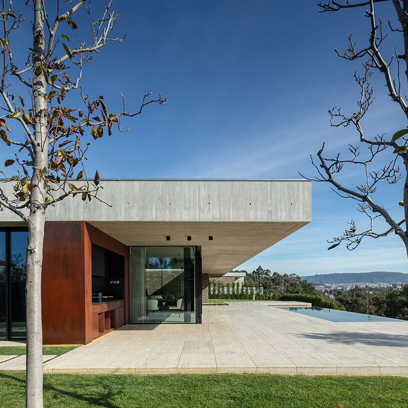 TRAMA arquitetos cork trees house