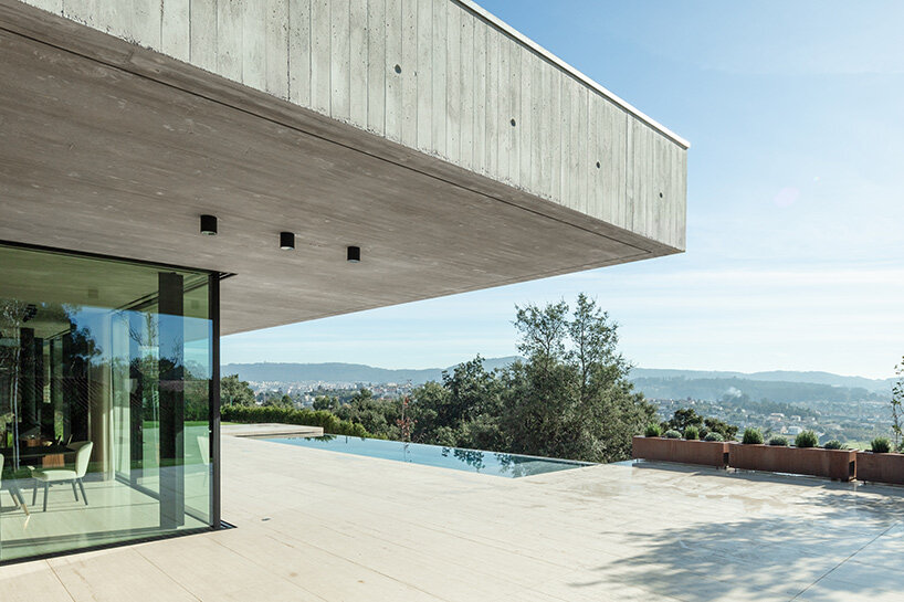 TRAMA arquitetos cork trees house